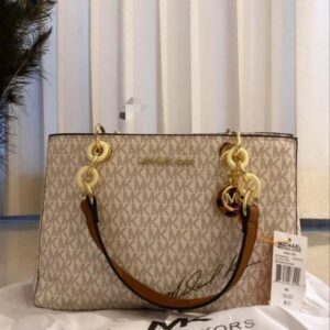 Michael_Kors_Cynthia_With_DustCover