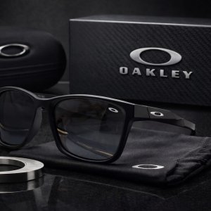 Oakley Mens Eye Wear